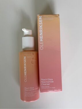 Ole Henriksen Peach Glaze Niacinamide Cleanser - Peach & White